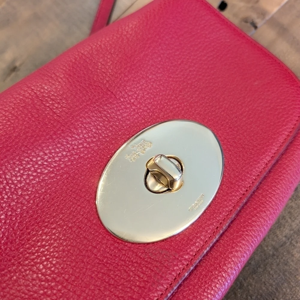 Coach Liv Turnlock Leather Crossbody Pouch Red Pebbled Mini Bag Y2K